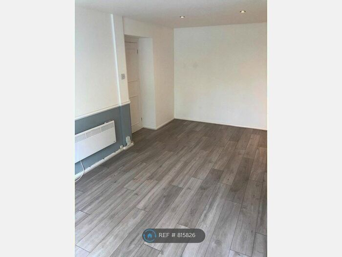 1 Bedroom Flat To Rent In Hillingdon, Middlesex, UB8