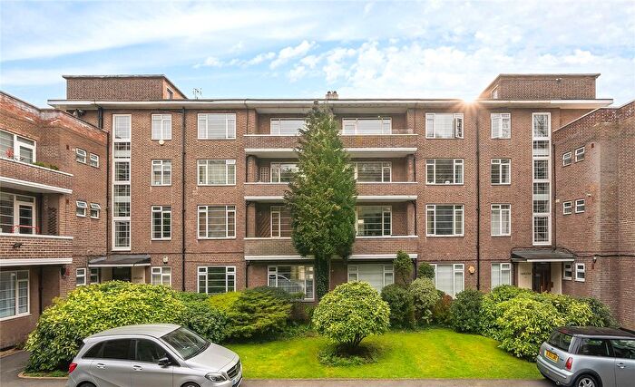 3 Bedroom Flat To Rent In Wimbledon Park Side, London, SW19