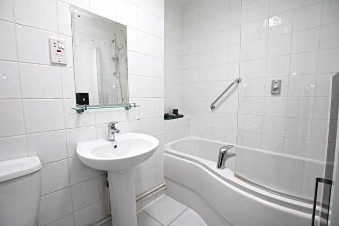 1 Bedroom Flat For Sale In Hogarth Court, Steeplands, Bushey, WD23