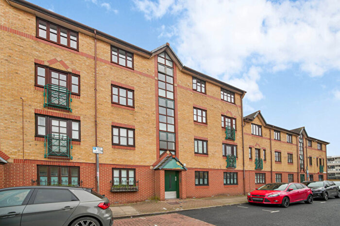 1 Bedroom Apartment For Sale In Stainsbury Street, London, E2