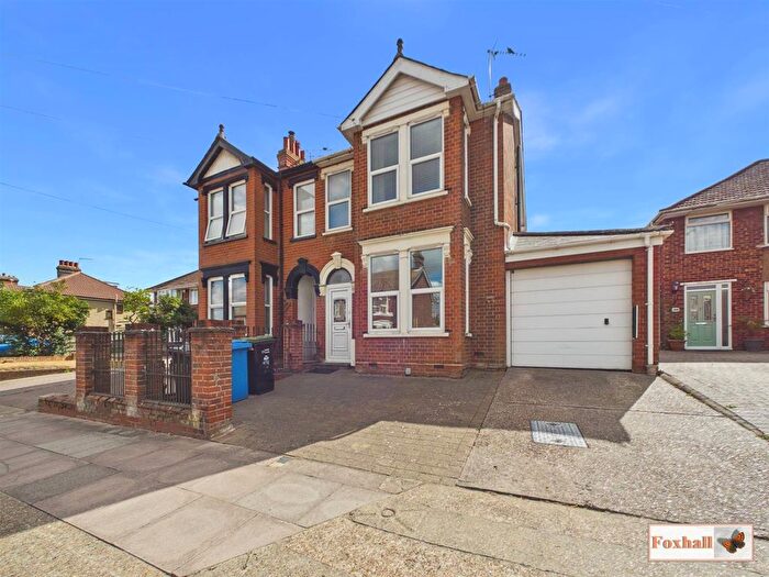 3 Bedroom Semi Detached House For Sale In Felixstowe Road, Ipswich, IP3