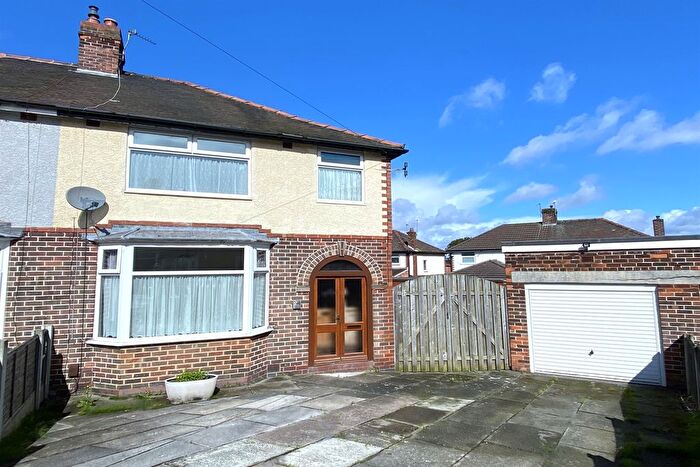3 Bedroom Semi-Detached House To Rent In Lyndon Grove, Runcorn, WA7
