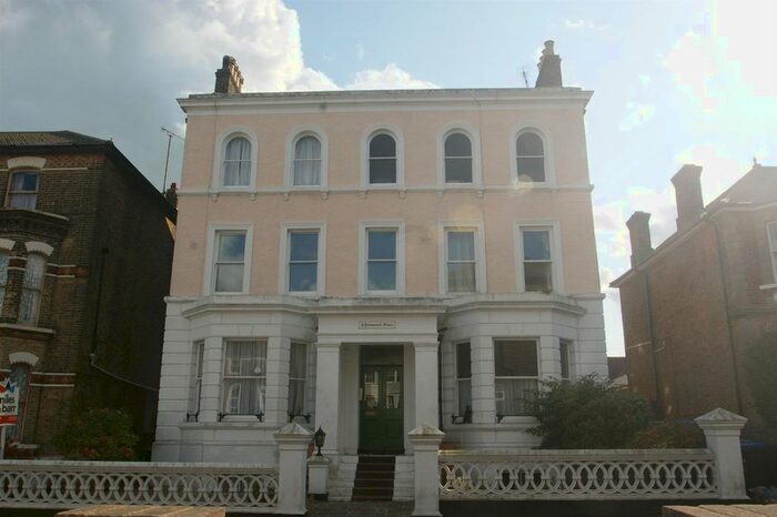 2 Bedroom Flat To Rent In Granville Road, Broadstairs, CT10