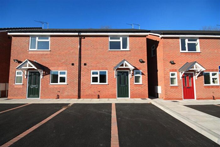 3 Bedroom Semi-Detached House To Rent In Doublet Close, Pyebridge, Alfreton, DE55