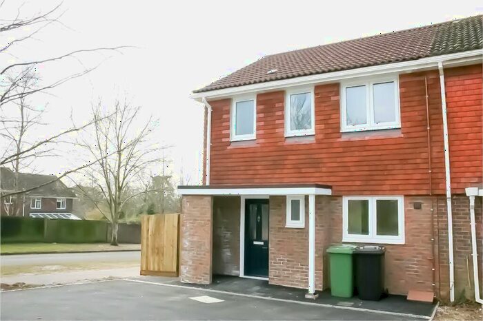3 Bedroom End Of Terrace House To Rent In Russet Close, Alresford, Hampshire, SO24