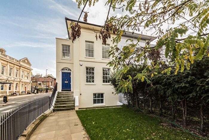 4 Bedroom Property To Rent In Heathfield Terrace, Chiswick, W4