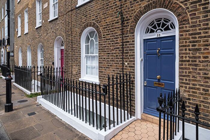 3 Bedroom Terraced House For Sale In Charlton Place, Islington, N1
