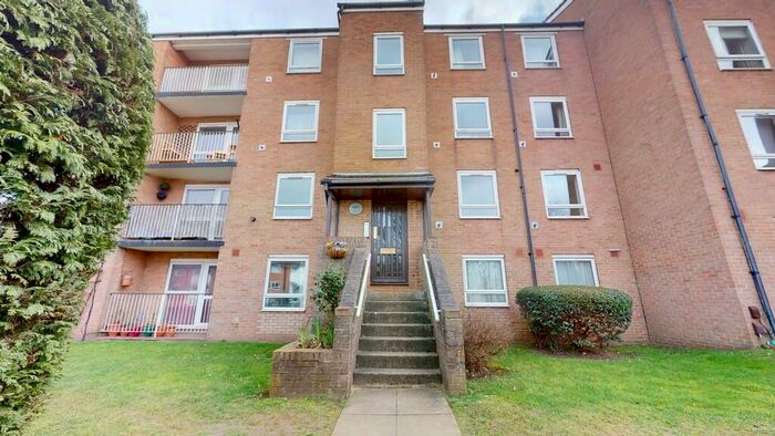 2 Bedroom Apartment To Rent In A Two Bedroom Flat To Rent In Wallington, SM6