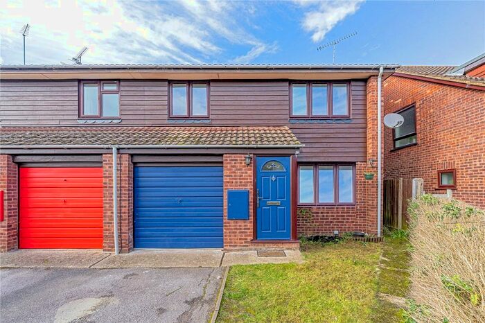 3 Bedroom End Of Terrace House To Rent In Agincourt Close, Wokingham, Berkshire, RG41