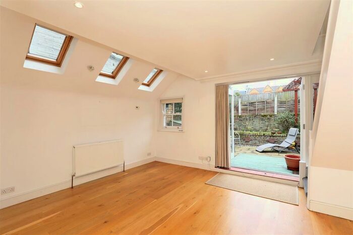 1 Bedroom Flat To Rent In Putney Bridge Road, London SW15