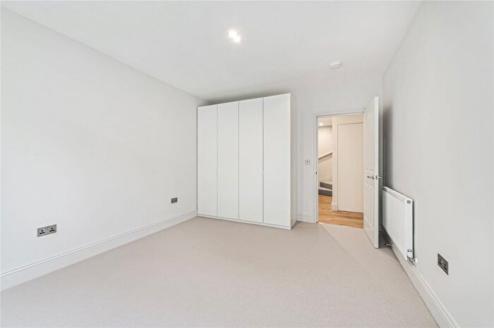 2 Bedroom Flat To Rent In Allfarthing Lane, London, SW18