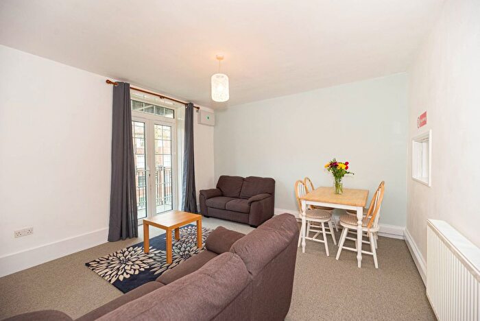 4 Bedroom Flat For Sale In Tilson Gardens, London, SW2