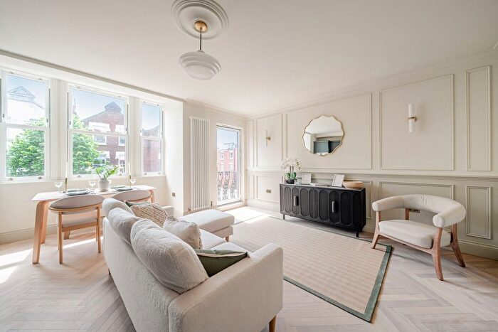 2 Bedroom Flat For Sale In Lower Richmond Road, London, SW15