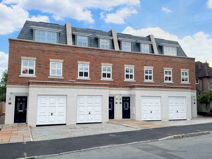 3 Bedroom Town House To Rent In Longfield Road, Tring, HP23