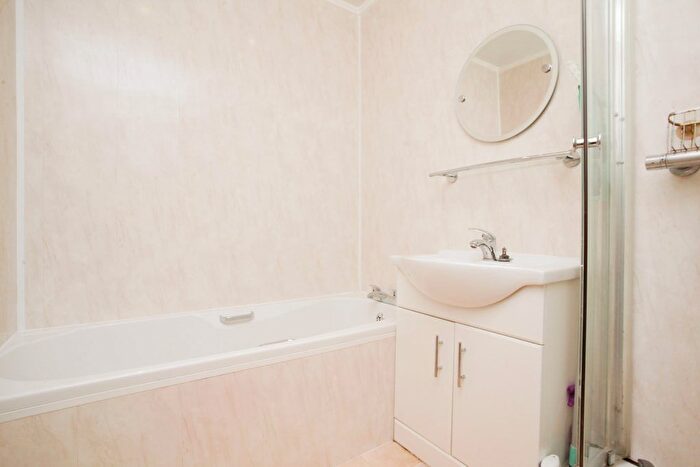 2 Bedroom Flat For Sale In Cleaver Gardens, Nuneaton, CV10