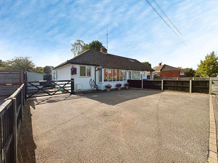 2 Bedroom Bungalow For Sale In Farnham Road, Fleet, Hampshire, GU51