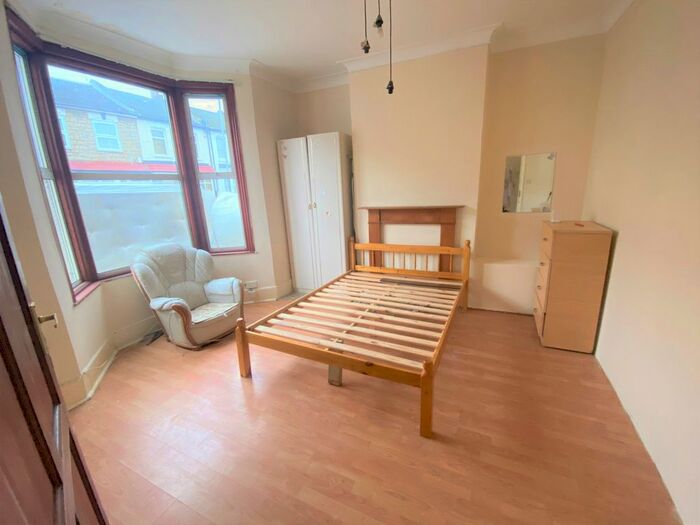 4 Bedroom Terraced House To Rent In Dames Road, Forest Gate, E7