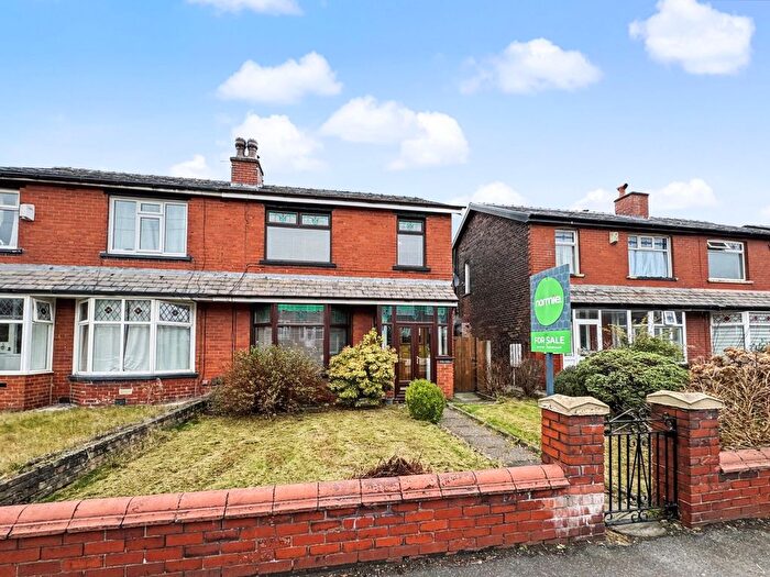 3 Bedroom Semi Detached House For Sale In Radcliffe New Road, Whitefield, M45