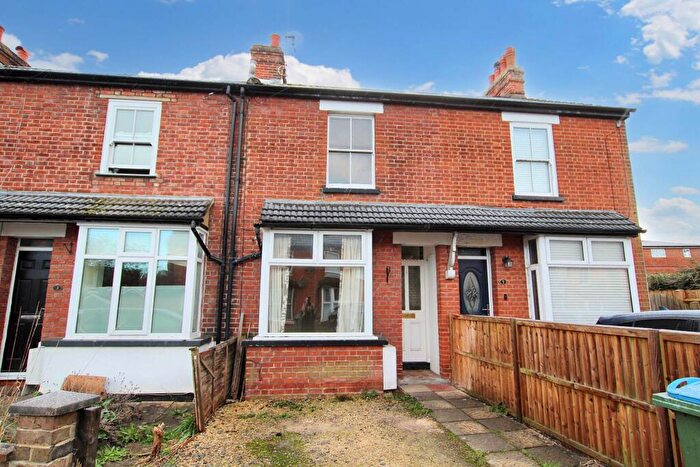 2 Bedroom Terraced House To Rent In Beaconsfield Road, Aylesbury, HP21