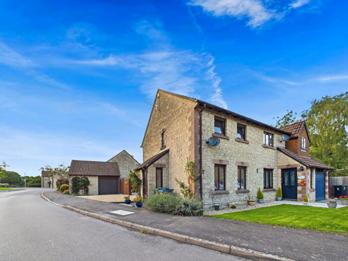 3 Bedroom Semi-Detached House For Sale In Lavender Drive, Calne, SN11