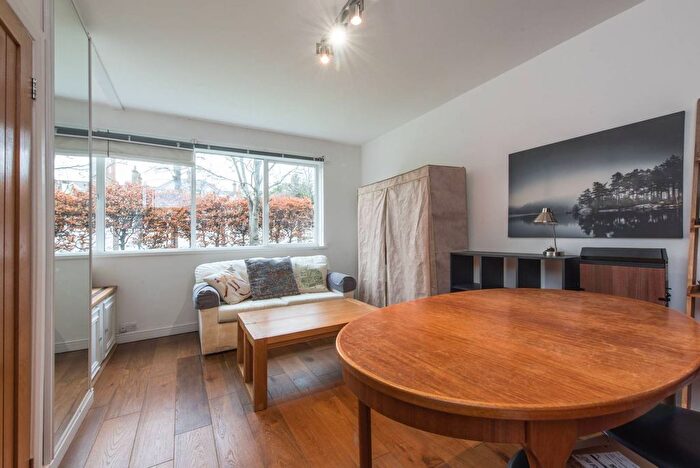 Studio For Sale In Haverstock Hill, Belsize Park, London, NW3