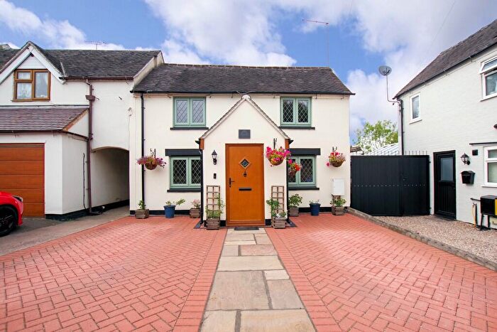 3 Bedroom Link Detached House For Sale In Hillside Road, Linton, DE12