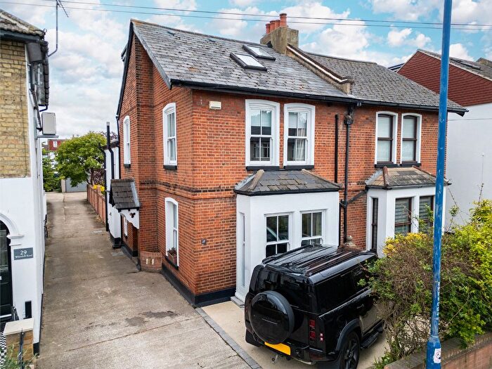 4 Bedroom Semi Detached House For Sale In Whitehill Road, Gravesend, DA12
