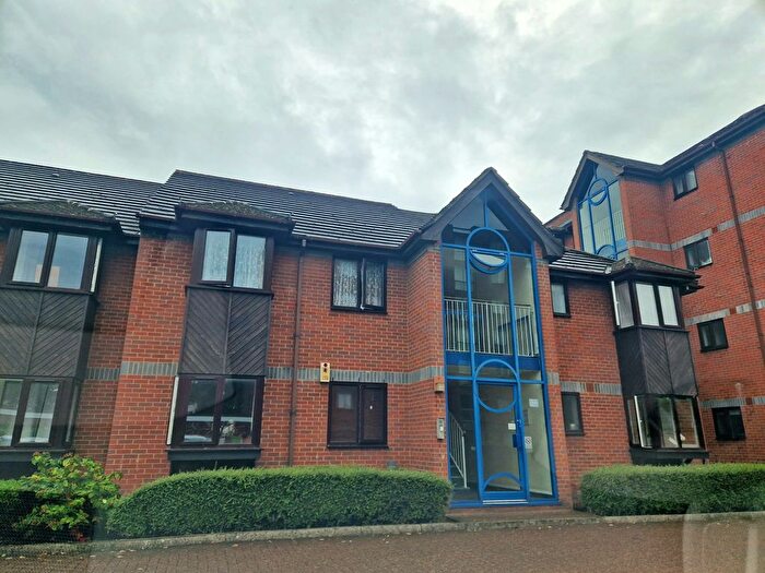 2 Bedroom Flat To Rent In Chartwell Close, Croydon, CR0