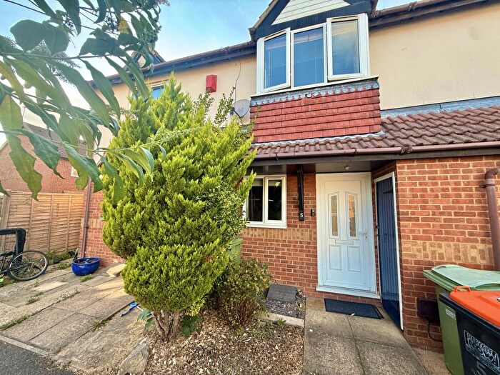 2 Bedroom Property To Rent In Farmbrook, Bushmead, LU2