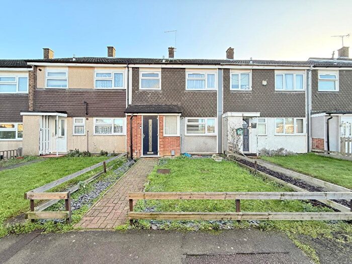 3 Bedroom Terraced House For Sale In Axe Close, Marsh Farm, Luton, Bedfordshire, LU3