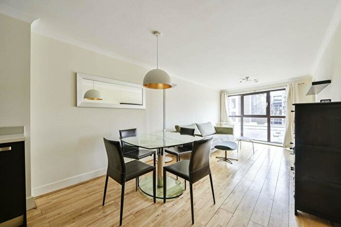 2 Bedroom Flat To Rent In Kennington Park Road, Kennington, London, SE11