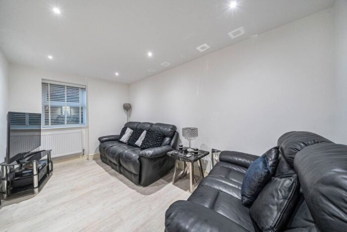 2 Bedroom Maisonette For Sale In Moreton Road, South Croydon, CR2
