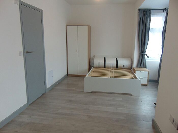 Studio To Rent In Haslemere Road, Seven Kings, Essex, IG3
