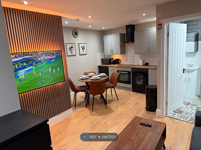 Studio To Rent In Commercial Road, London, E14