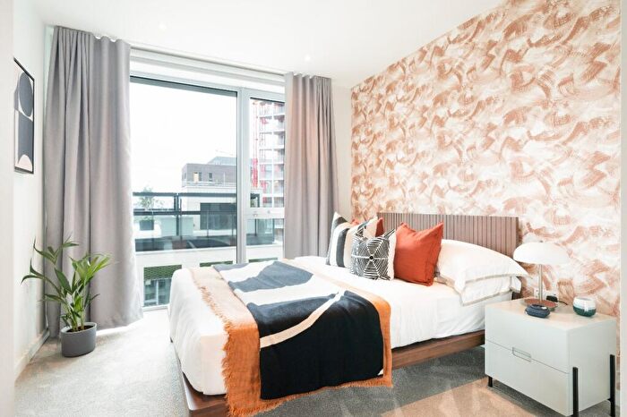2 Bedroom Flat To Rent In Bloom West, Nine Elms Ln, Nine Elms, London, SW11
