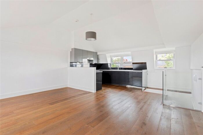 3 Bedroom Flat To Rent In Springdale Road, London, N16