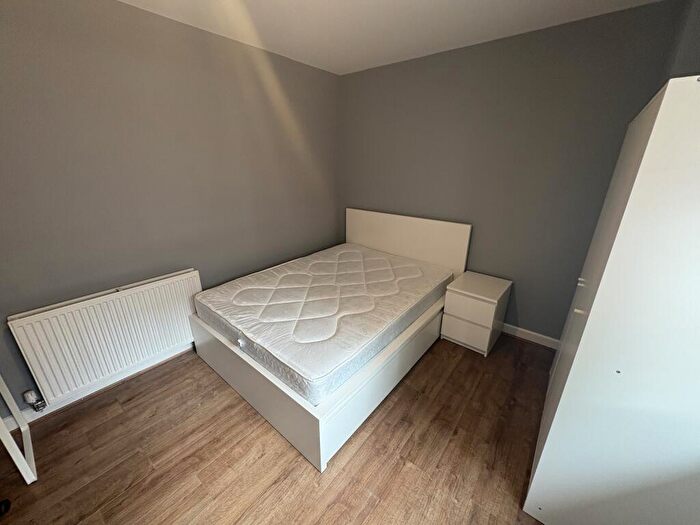 1 Bedroom Flat To Rent In Bearwood Road, Bearwood Parade, B66