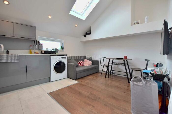 1 Bedroom Flat To Rent In Flat, Watlington Street, Reading, RG1