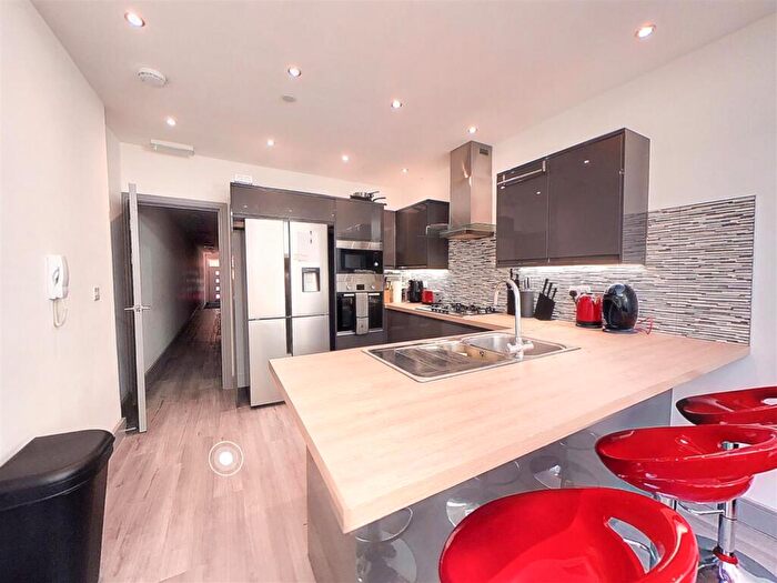 6 Bedroom House To Rent In Teignmouth Road, Birmingham, West Midlands, B29
