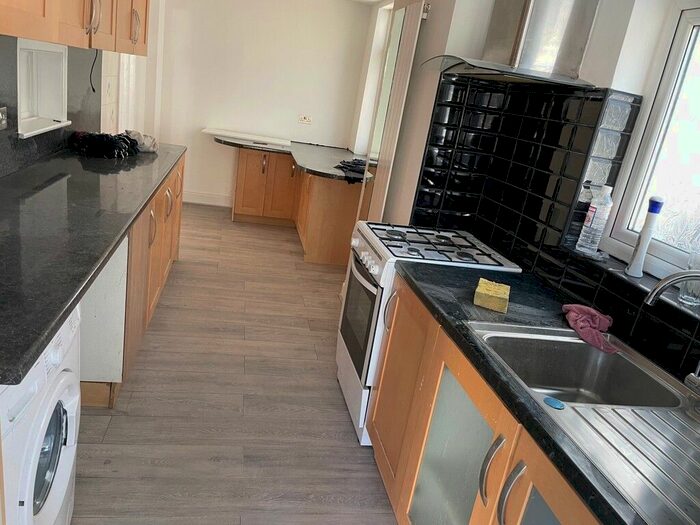 4 Bedroom Semi-Detached House To Rent In Galpins Road, Thornton Heath, CR7