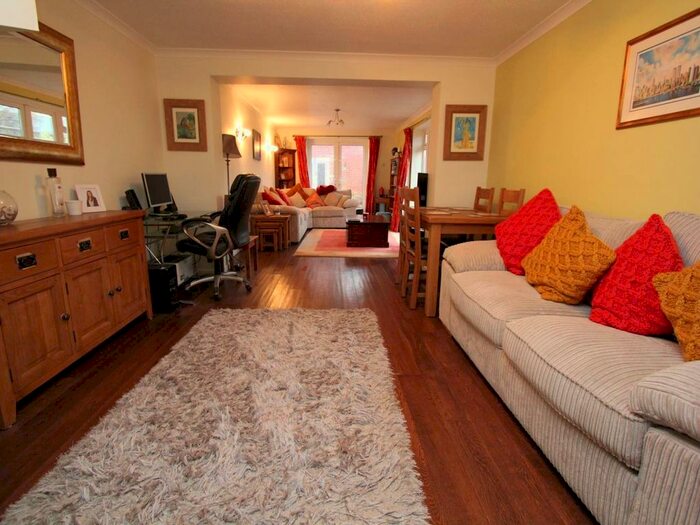 2 Bedroom Property To Rent In Meadowcroft, Rhoose, Vale Of Glamorgan, CF62