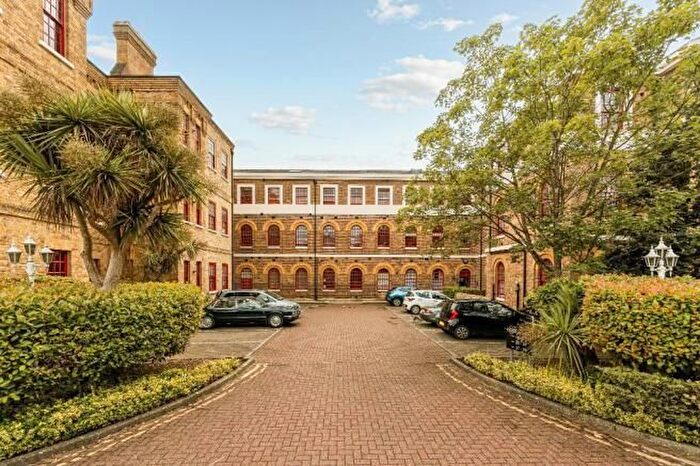 1 Bedroom Flat To Rent In West Park Road, Southall, UB2