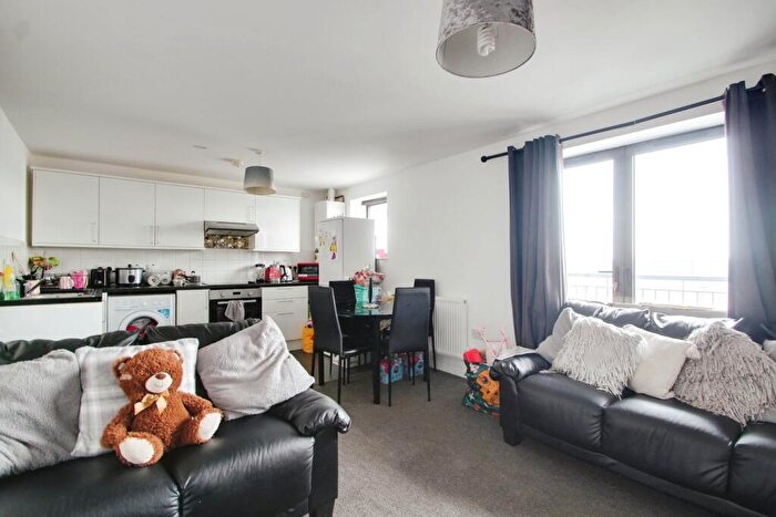 1 Bedroom Flat To Rent In Willow Court, Meadfield Road, Langley, SL3