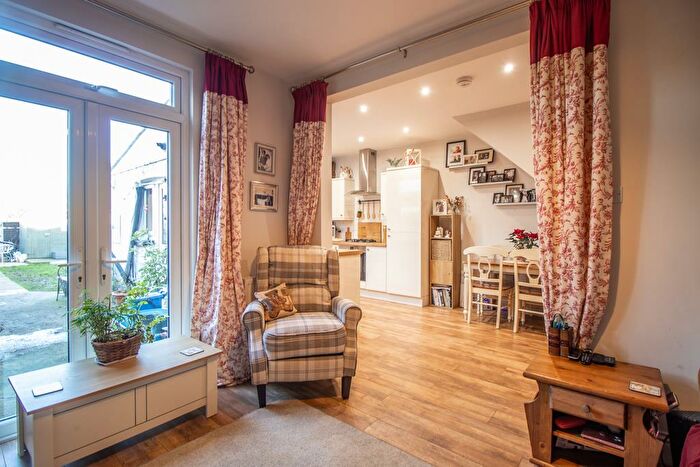 1 Bedroom Flat For Sale In Lifstan Way, Southend-on-Sea, SS1