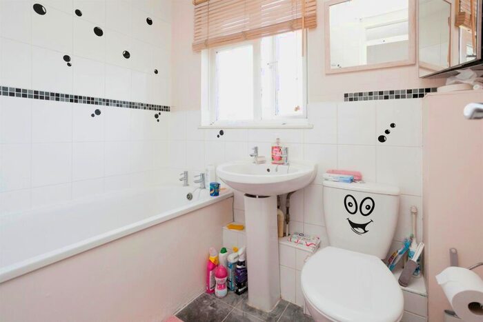 1 Bedroom House To Rent In Kenilworth Close, Crawley, RH11