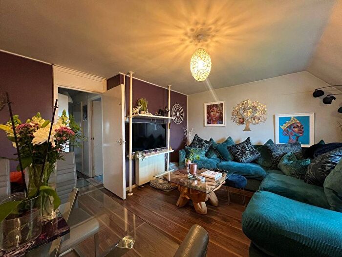 2 Bedroom Flat To Rent In Boston Road, Croydon, CR0