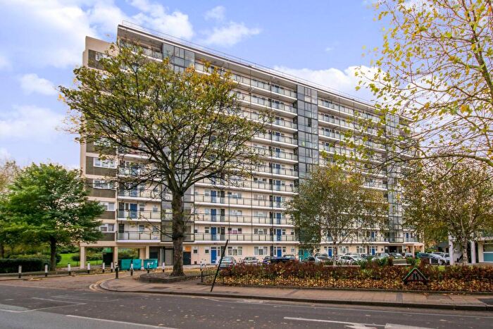 2 Bedroom Flat To Rent In Marchwood Close, Camberwell, London, SE5