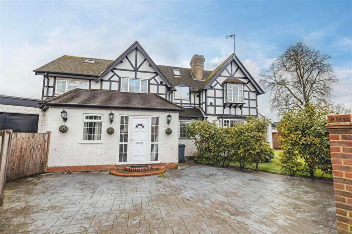 5 Bedroom Semi-Detached House For Sale In Ditton Road, Datchet, Slough, SL3