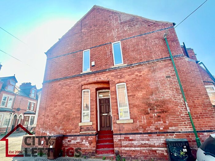 2 Bedroom End Of Terrace House To Rent In Birrell Road, Forest Fields, NG7