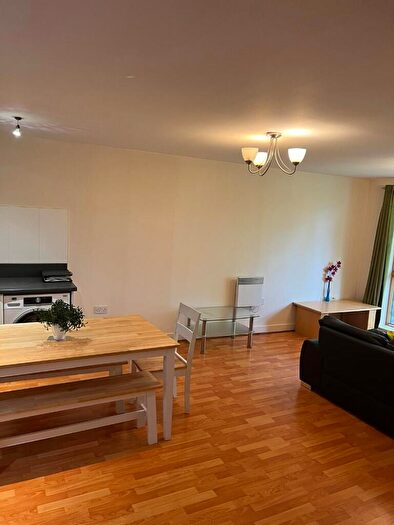 2 Bedroom Apartment To Rent In Tay Court, Meath Crescent, Bethnal Green, E2